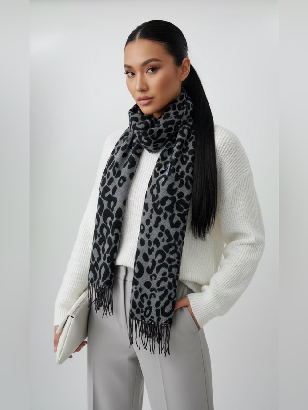 (#79) VERO MODA Hanah Animal-Print
Fringed Scarf
